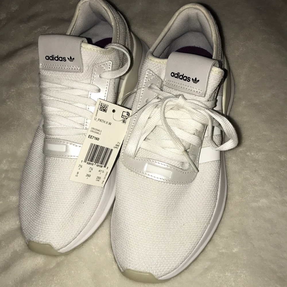 NEW WITH TAGS-Adidas size 9 men’s tennis shoe white